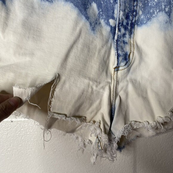Vintage Guess High Rise  Mom Jean Shorts Sz 31 Distressed Bleached 90s women usa - Picture 7 of 13